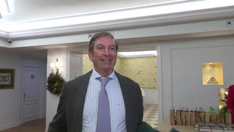 José Manuel Díaz-Patón atendiendo a la prensa José Manuel Díaz-Patón atendiendo a la prensa