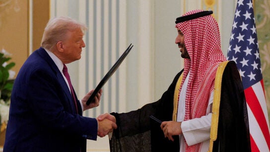 Bin Salman es recibido por Donald Trump en la Casa Blanca 