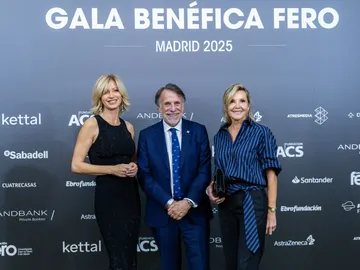 Susanna Griso, José Creuheras y su mujer Columna Martí en la Gala Benéfica FERO Susanna Griso, José Creuheras y su mujer Columna Martí en la Gala Benéfica FERO