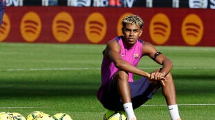 Lamine Yamal durante un entrenamiento del Barcelona