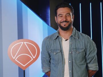 Antonio Vel&aacute;zquez se moja sobre las protagonistas de La Encrucijada: &iquest;se llevar&iacute;a a Julia o a Patricia a una isla desierta?