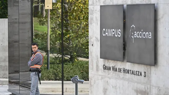 El juez del caso Koldo cita como investigados a un exdirectivo y dos directivos de Acciona Imagen del registro el pasado viernes de dos sedes de Acciona