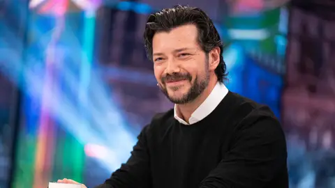 La experiencia de Álvaro Morte con el tabaco durante el rodaje: "estaban infumables" La experiencia de Álvaro Morte con el tabaco durante el rodaje: "estaban infumables"