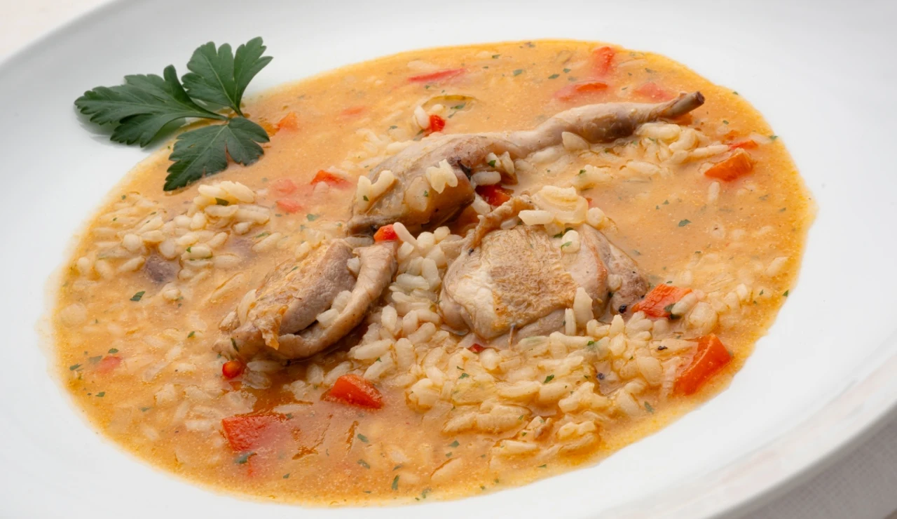 Receta fácil, sabrosa y reconfortante de Karlos Arguiñano: arroz caldoso con codornices