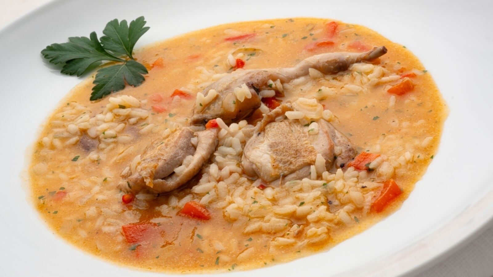 Receta fácil, sabrosa y reconfortante de Karlos Arguiñano: arroz caldoso con codornices