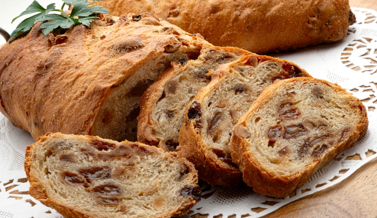 Pan de avellana, miel y pasas
