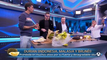 Los Morancos prueba una fruta prohibida por tener "el peor olor del planeta"