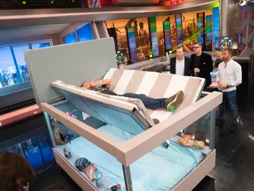 El Monaguillo presenta en El Hormiguero el juego de estas Navidades: ¡la ruleta del sushi! El Monaguillo presenta en El Hormiguero el juego de estas Navidades: ¡la ruleta del sushi!