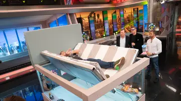 El Monaguillo presenta en El Hormiguero el juego de estas Navidades: ¡la ruleta del sushi! El Monaguillo presenta en El Hormiguero el juego de estas Navidades: ¡la ruleta del sushi!