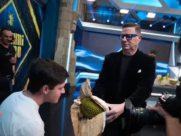 Marron sorprende a Los Morancos con una fruta prohibida por tener "el peor olor del planeta" Marron sorprende a Los Morancos con una fruta prohibida por tener "el peor olor del planeta"