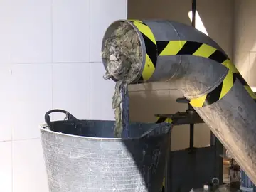 Tirar las toallitas por el inodoro afecta al planeta y a nuestro bolsillo Tirar las toallitas por el inodoro afecta al planeta y a nuestro bolsillo