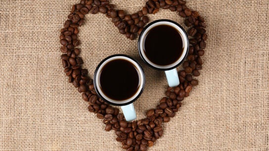 Dos tazas de caf&eacute;