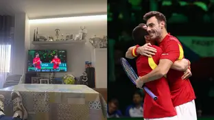 Carlos Alcaraz animando a España desde su casa Carlos Alcaraz animando a España desde su casa