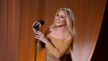 Magnetismo, sensibilidad y fuerza: Marta Sánchez deslumbra interpretando 'Abrázame' en El Hormiguero Magnetismo, sensibilidad y fuerza: Marta Sánchez deslumbra interpretando 'Abrázame' en El Hormiguero