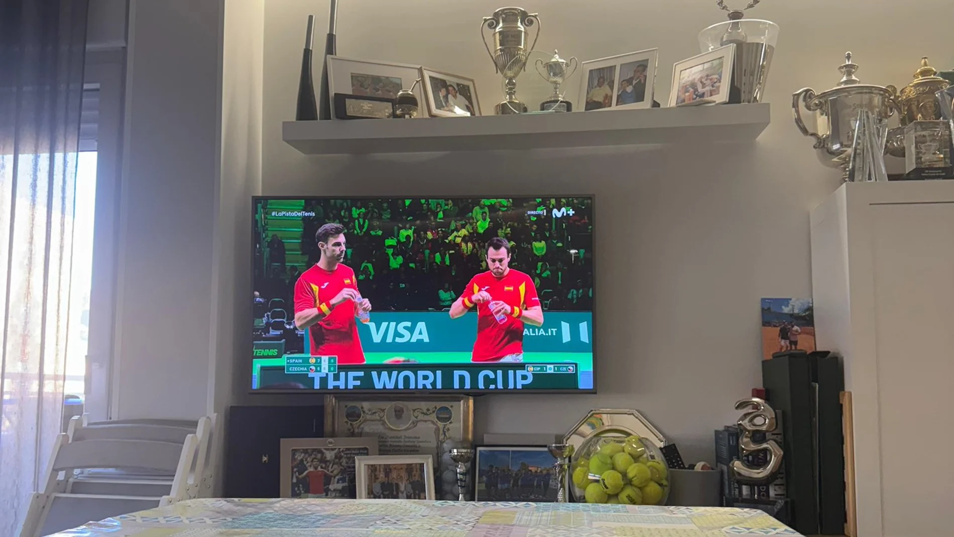 La foto de Alcaraz animando a España durante la Copa Davis La foto de Alcaraz animando a España durante la Copa Davis