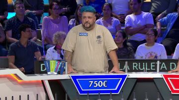 Wycho se beneficia de la jugada de Alicia en La ruleta de la suerte