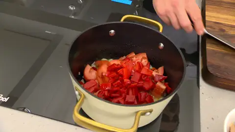 Cocina los ingredientes a fuego medio Cocina los ingredientes a fuego medio