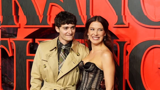 Millie Bobby Brown Noah Schnapp en la premiere de Stranger Things 5 en Londres Millie Bobby Brown Noah Schnapp en la premiere de Stranger Things 5 en Londres