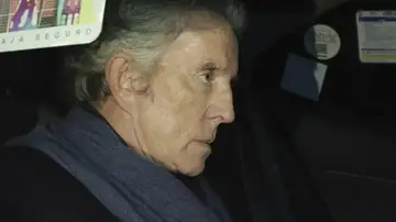 Alfonso Díez yendo al homenaje de la duquesa de Alba Alfonso Díez yendo al homenaje de la duquesa de Alba