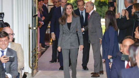 La reina Letizia con traje sastre