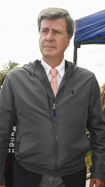 Cayetano Martínez de Irujo Cayetano Martínez de Irujo