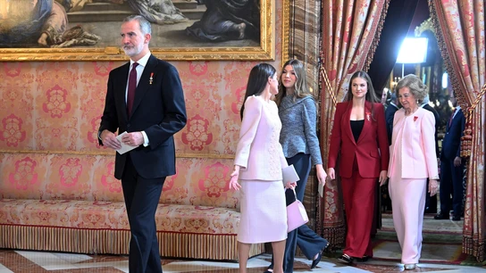 Felipe VI reivindica el espíritu de la Transición y llama al diálogo en el 50 aniversario de la Monarquía Felipe VI reivindica el espíritu de la Transición y llama al diálogo en el 50 aniversario de la Monarquía
