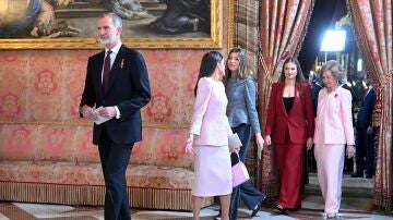 Felipe VI reivindica el espíritu de la Transición y llama al diálogo en el 50 aniversario de la Monarquía