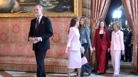 Felipe VI reivindica el espíritu de la Transición y llama al diálogo en el 50 aniversario de la Monarquía Felipe VI reivindica el espíritu de la Transición y llama al diálogo en el 50 aniversario de la Monarquía