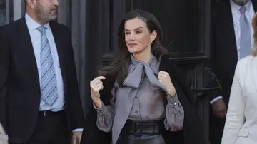 La reina Letizia en un evento La reina Letizia en un evento
