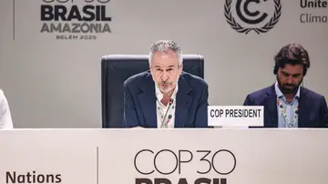 La COP30 cierra un acuerdo climático que deja fuera el fin de los combustibles fósiles tras la oposición firme de los países árabes La COP30 cierra un acuerdo climático que deja fuera el fin de los combustibles fósiles tras la oposición firme de los países árabes