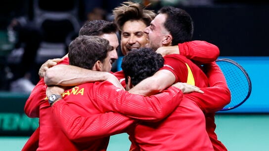 El equipo espa&ntilde;ol celebra su pase a la final de la Copa Davis