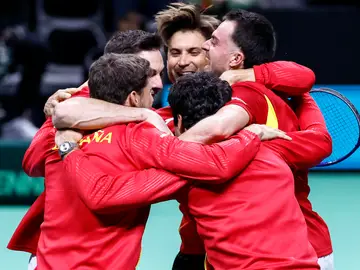 El equipo español celebra su pase a la final de la Copa Davis El equipo español celebra su pase a la final de la Copa Davis