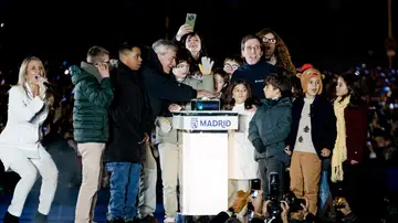 Madrid inaugura la Navidad con el encendido oficial en Cibeles y un gran espectáculo de luces y música Madrid inaugura la Navidad con el encendido oficial en Cibeles y un gran espectáculo de luces y música