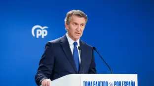 Feijóo ofrece declaraciones tras la condena del Tribunal Supremo al fiscal general del Estado El presidente del Partido Popular, Alberto Núñez Feijóo, durante una comparecencia ante los medios tras la condena del Tribunal Supremo al fiscal general del Estado, en la sede nacional del PP, a 20 de noviembre de 2025, en Madrid (España). El Supremo condena al fiscal general del Estado, Álvaro García Ortiz, por revelación de secretos, le impone una multa de 7.200 euros, inhabilitación por dos años y el pago de una indemnización de 10.000 euros a González Amador por daños morales. 20 NOVIEM...