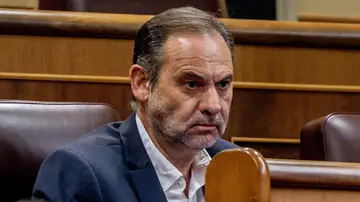 Ábalos pide cuentas a Puente por supuesto cobro irregular de dietas y "amaños" en contratos en el Puerto de Valencia Ábalos pide cuentas a Puente por supuesto cobro irregular de dietas y "amaños" en contratos en el Puerto de Valencia