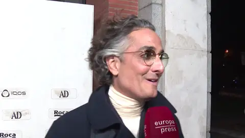 Josie contestando a la prensa Josie contestando a la prensa