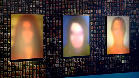 Exposición 'Hoy es un buen día para hablar de derechos digitales' Antena 3 Noticias