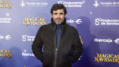 Antonio Matos posando para la prensa