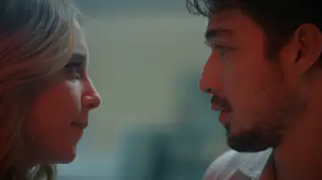 El beso que lo cambió todo: así comenzó la tragedia que ha dejado a Seren al borde de la muerte El beso que lo cambió todo: así comenzó la tragedia que ha dejado a Seren al borde de la muerte