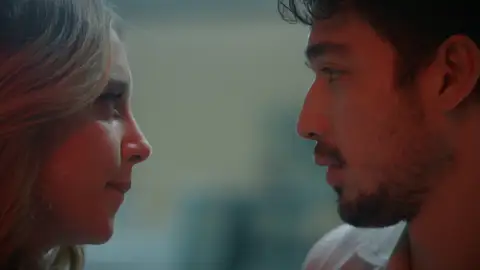 El beso que lo cambió todo: así comenzó la tragedia que ha dejado a Seren al borde de la muerte El beso que lo cambió todo: así comenzó la tragedia que ha dejado a Seren al borde de la muerte