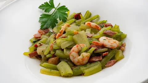 Karlos Arguiñano: "Receta de borraja salteada mar y montaña, al gusto de los mejores paladares" Karlos Arguiñano: "Receta de borraja salteada mar y montaña, al gusto de los mejores paladares"