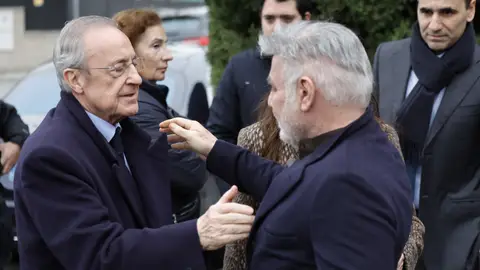 Joaquín Torres saludando a Florentino Pérez Joaquín Torres saludando a Florentino Pérez
