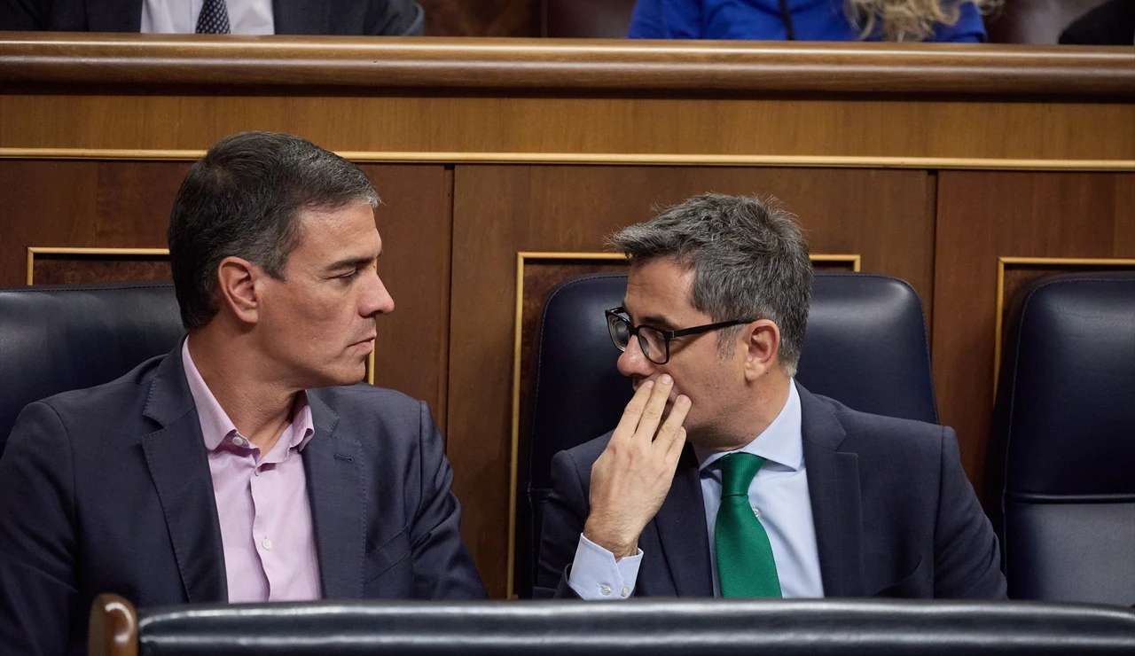 Pedro Sánchez junto a Félix Bolaños en el Congreso de los Diputados