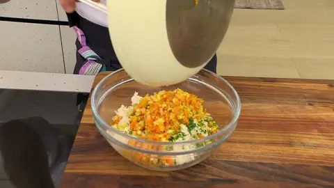 Mezcla los ingredientes y deja que reposen Mezcla los ingredientes y deja que reposen