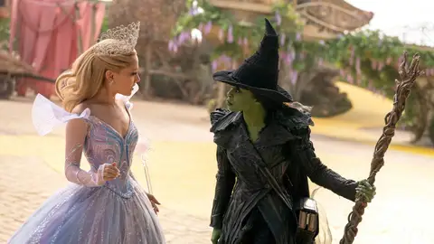 Ariana Grande como Glinda y Cynthia Erivo como Elphaba en Wicked: For Good Ariana Grande como Glinda y Cynthia Erivo como Elphaba en Wicked: For Good