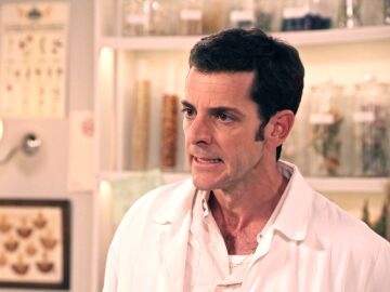 Avance del pr&oacute;ximo cap&iacute;tulo de Sue&ntilde;os de libertad: Luis descubre que Brossard quiere comercializar el perfume que crearon para Cobeaga