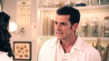 Avance del próximo capítulo de Sueños de libertad: Luis descubre que Brossard quiere comercializar el perfume que crearon para Cobeaga Avance del próximo capítulo de Sueños de libertad: Luis descubre que Brossard quiere comercializar el perfume que crearon para Cobeaga