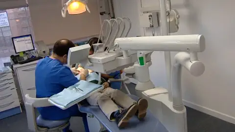Clínica dental en Alzira. Clínica dental en Alzira.