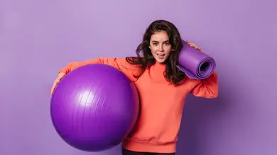 ¿Tienes una pelota de pilates en casa? Sácale provecho con todos estos usos que van a mejorar tu salud ¿Tienes una pelota de pilates en casa? Sácale provecho con todos estos usos que van a mejorar tu salud