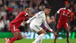 Kylian Mbappé, en acción ante el Liverpool en Anfield Kylian Mbappé, en acción ante el Liverpool en Anfield